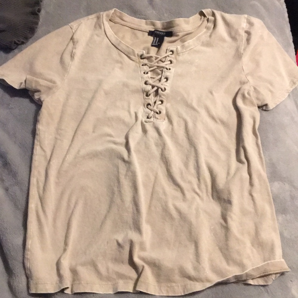 T-shirt that ties down